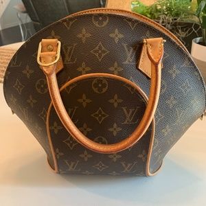 Louis Vuitton Monogram Canvas Ellipse PM